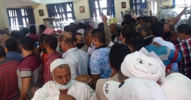 خوفا من كورونا.. شكوى من ازدحام مكتب المعاشات بكوم الدكة الاسكندرية