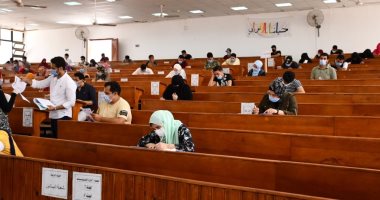 أجواء هادئة ومستقرة فى امتحانات الفرق النهائية بجامعة القناة.. صور