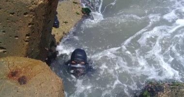 صور.. الضفادع البشرية تواصل جهود البحث عن جثة "نور"