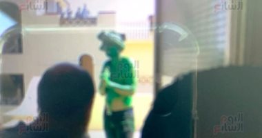 مقتل "المجهول الأخضر" بعد محاولته اقتحام مدينة الإنتاج الإعلامى .. المتهم اعتدي على أفراد الأمن بـ"سنجة".. وقوات الأمن حاولت السيطرة عليه فهددهم بالسلاح.. النيابة تناظر الجثمان وتأمر بالتشريح وتفريغ الكاميرات