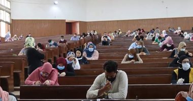 انطلاق امتحانات الفرق النهائية بـ6 كليات فى جامعة الزقازيق.. صور