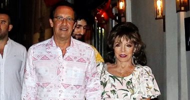 جوان كولينز تقضى سهرة رومانسية مع زوجها فى فرنسا.. من أين انتقت فستانها الأنيق
