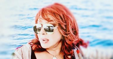 كبر البحر بمسى عليكم.. أحدث ظهور للفنانة نبيلة عبيد فى عطلتها الصيفية