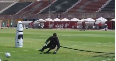 شريف إكرامي يتألق في تدريبات حراسة المرمي على ملعب التتش بالجزيرة.. فيديو