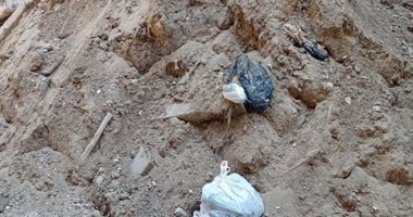 سيبها علينا..قارىء يشكو من تراكم أكوام المخلفات بشارع المطرية  