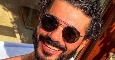 خالد النبوى يستمتع بأجواء الصيف: نوم وعوم وأكل لحد ما التصوير يبدأ