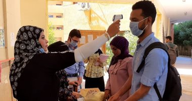 صور.. طلبة كليات جامعة الأقصر يواصلون أداء امتحانات نهاية العام بإجراءات وقائية