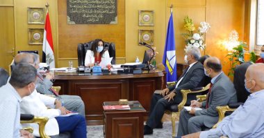 محافظ دمياط تبحث ترميم طابية عرابى وإحياء كوبرى دمياط التاريخى "جسر الحضارة"