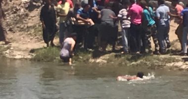 صور.. انتشال جثة شاب غرق أثناء الاستحمام بمياه ترعة بالشرقية