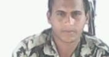 كلنا جيش مصر.. "فهمى" يشارك بصورته بالزى العسكرى أثناء خدمته بالقوات المسلحة