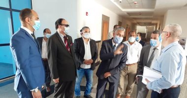 رئيس جامعة جنوب الوادى يستقبل لجنة تقييم كلية الألسن بفرع الجامعة بمدينة الغردقة 