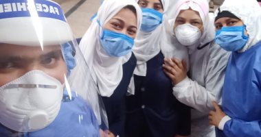 خروج 5 حالات شفاء من كورونا بمستشفى الأقصر العام 