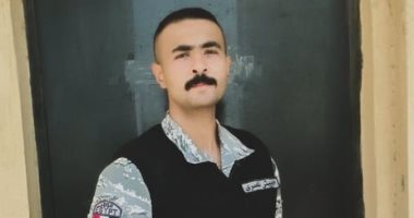 "كلنا جيش مصر" ..  محمد علاء يشارك بصورته بالزى العسكرى