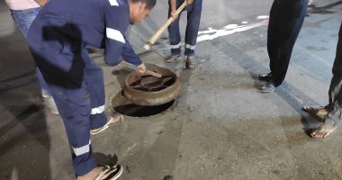 صور.. بدء أعمال تطهير شبكات الصرف الصحي بمنطقة يوسف حسن وشارع السوق بالأقصر