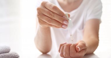 5 أسباب تدفعك لاستخدام زيت البشرة للحفاظ على أظافرك.. الترطيب أهمها