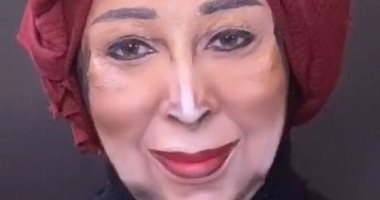 الميك أب يحول فتاة إلى شكل الفنانة الراحلة رجاء الجداوى.. فيديو وصور