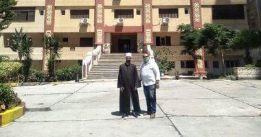 رئيس المنطقة الأزهرية بالإسكندرية يتفقد لجان امتحان النحو للقسم العلمى بلجنة أبوقير