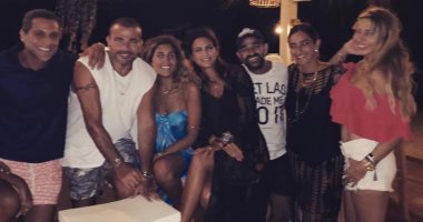 كواليس لقاء أمينة خليل مع عريسها قبل الخطوبة بحضور عمرو دياب.. صور