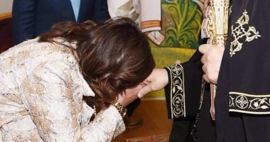 وزيرة الهجرة تنشر صورة تجمعها بالبابا تواضروس: يتعرض لحملة إساءة ممنهجة 