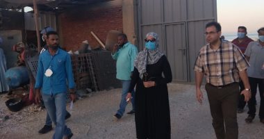 رئيس مدينة سفاجا تراجع الاشتراطات البيئية فى تقسيم المخازن.. صور