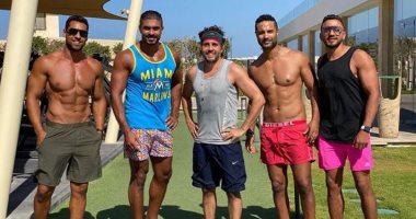 هشام ماجد ممازحا خالد سليم وكريم فهمى ومحمود عز: لما تتخانق وتروح تجيب ناس