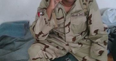 كلنا جيش مصر.."عمرو عبد الرحيم" يشارك صورته بالزى العسكرى