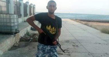 "كلنا جيش مصر".. عبد الرحمن عمار يشارك صحافة المواطن بصورته بالزى العسكرى