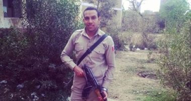 "كلنا جيش مصر".. محمد مختار يشارك صحافة المواطن بصورته بالزى العسكرى