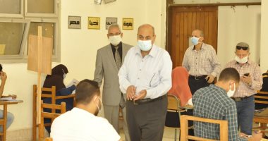 رئيس جامعة المنيا يتفقد لجان امتحانات "الأدب المقارن والنقد الثقافي" بدار العلوم