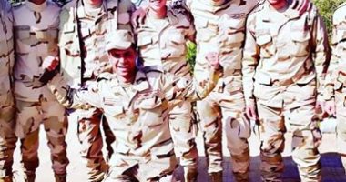 كلنا جيش مصر.. "مصطفى" يشارك صورته فى مبادرة "اليوم السابع" بالزى العسكرى
