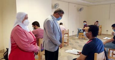 نائب رئيس جامعة بنها يتفقد الامتحانات بكليتى الحاسبات والتربية الرياضية.. صور