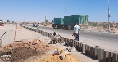 استمرار أعمال تطوير المدخل الشمالى لمدينة رأس غارب.. صور