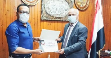 وكيل صحة الغربية يكرم الدكتور أحمد البرعي مدير مستشفى كفر الزيات السابق