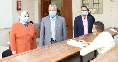 رئيس جامعة جنوب الوادى يتفقد امتحانات الفرقة النهائية بكلية التمريض.. صور