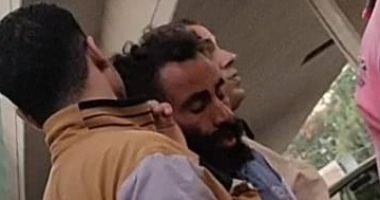 أول صور للمدرس "الحى الميت" بعد خروجه من النيابة