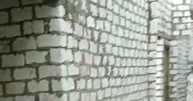 سيبها علينا.. مسنة من الشرقية تناشد بتعريش منزلها المنهار فى السيول