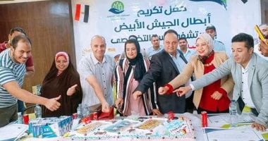 صور.. احتفالية بمستشفى إسنا للحجر بالأقصر بعد تخطى 1000 حالة شفاء من كورونا