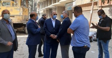 محافظ القاهرة يتفقد إزالة أعلى برج مخالف بعين شمس.. صور 