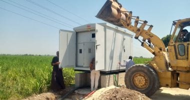 تركيب محولات إنارة بطريق السكة الحديد وطريق السوفيتيل السياحى بالزينية