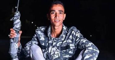 كلنا جيش مصر.. "بشار الشريف " يشارك بصورته بالزى العسكرى