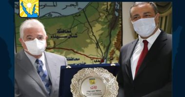 محافظ جنوب سيناء يشكر مدير الأمن السابق ويهديه درع وميدالية المحافظة