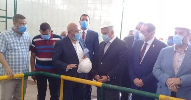 محافظ الجيزة يتفقد مشروعات الصرف الصحى بالصف ويوجه بسرعة الانتهاء منها