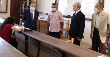 رئيس جامعة المنيا يتفقد امتحانات كلية الطب البيطرى.. صور