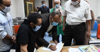 تعافى وخروج 216 حالة من مستشفى فرشوط المركزى بقنا بعد شفائهم من كورونا.. صور