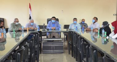 نائب محافظ بنى سويف يبحث مقترح إقامة مدينة صناعية متكاملة للتصنيع الزراعى