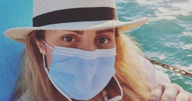 رانيا محمود ياسين تواظب على تعليمات الوقاية فى الساحل الشمالى.. صور