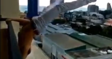هانى رمزى يقدم طريقة ساخرة لإزالة دهون البطن والقضاء على الكرش.. فيديو وصور