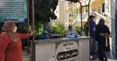 بدء دخول طلاب الثانوية العامة لجان امتحانات الجيولوجيا في مصر الجديدة.. صور