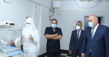 محافظ قنا يتفقد مستشفى الوقف وعدد من المخابز ومنفذ السلع الغذائية.. صور