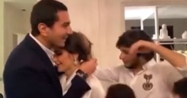 تعرف على الدكتور معتز نصير خطيب شام ابنة أصالة
